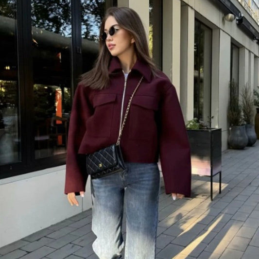 Veste rétro femme à col polo – Élégance minimaliste